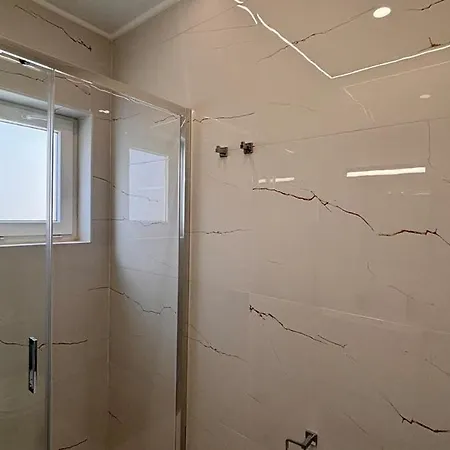 Charming Baixa Vi - 2 *