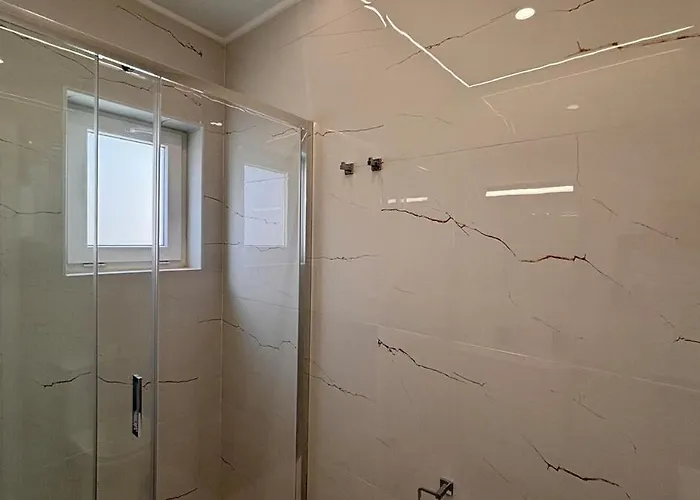 Charming Baixa Vi - 2 *